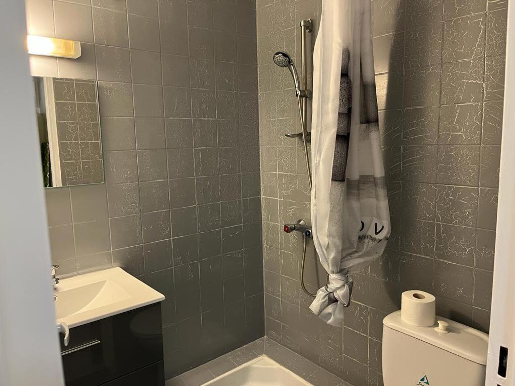 Agreable Appartement En Rez-De-Jardin A 450M De La Mer Sainte-Anne Bagian luar foto