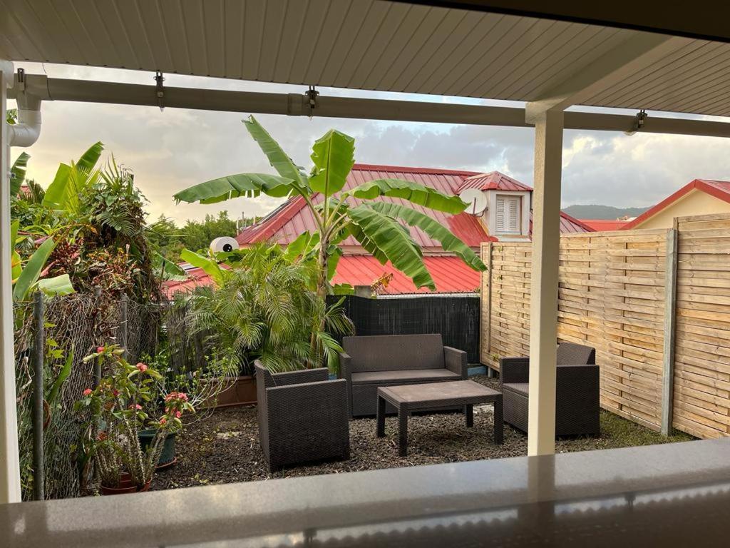 Agreable Appartement En Rez-De-Jardin A 450M De La Mer Sainte-Anne Bagian luar foto