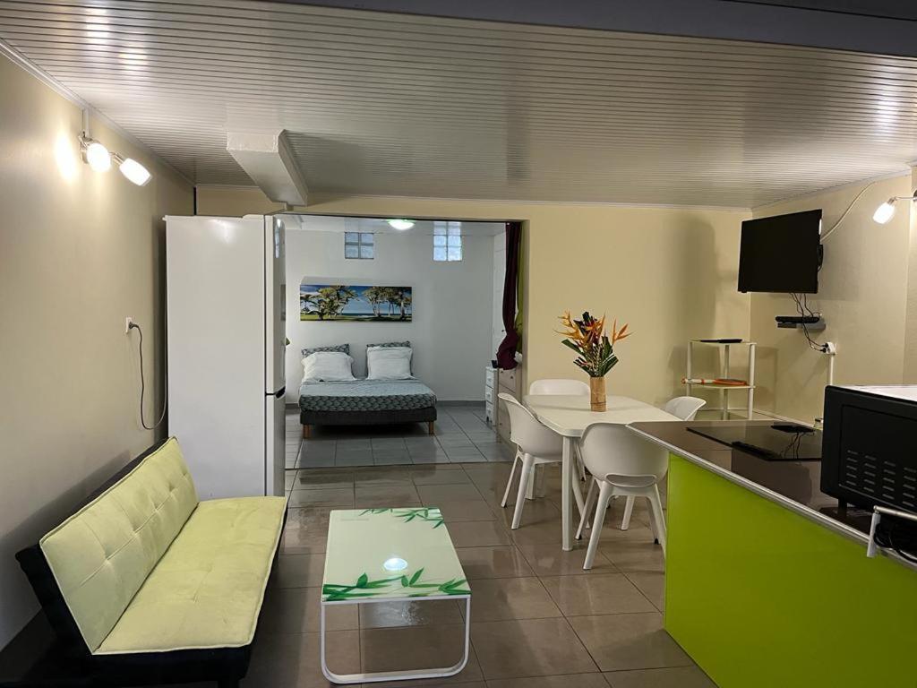 Agreable Appartement En Rez-De-Jardin A 450M De La Mer Sainte-Anne Bagian luar foto