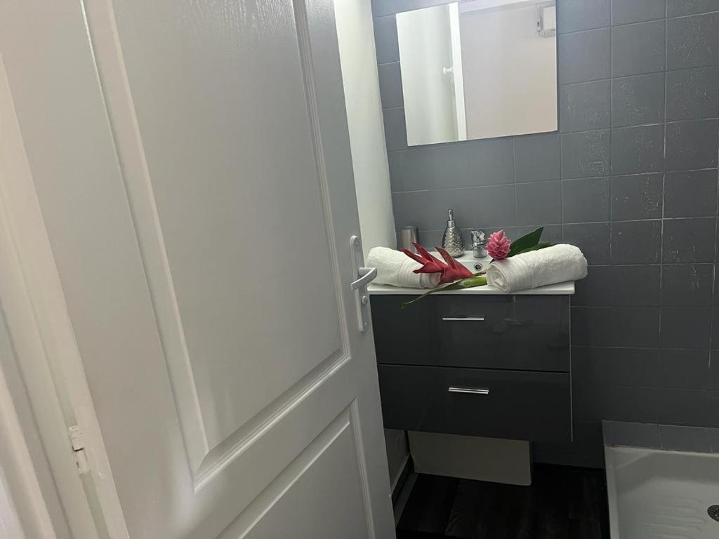 Agreable Appartement En Rez-De-Jardin A 450M De La Mer Sainte-Anne Bagian luar foto