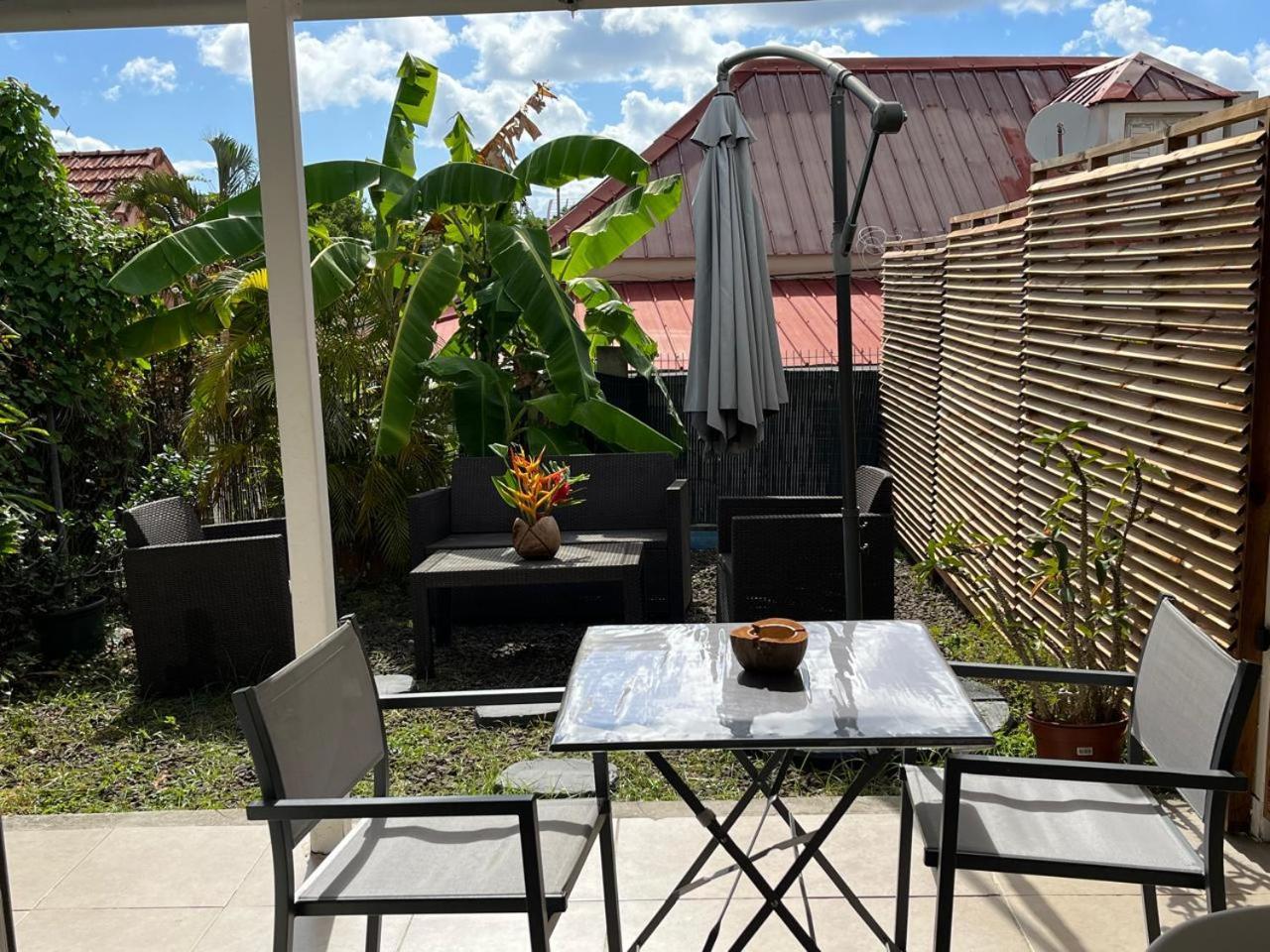 Agreable Appartement En Rez-De-Jardin A 450M De La Mer Sainte-Anne Bagian luar foto